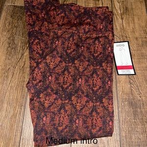 Intro love the fit leggings. New with tags size medium